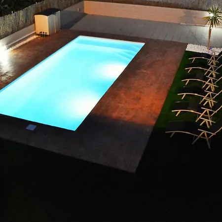 Lia 10 Minutes Drive Sitges Very Confortable Ac Pool Xl Garden Sunny Oriented Villa Canyelles (Catalonia)