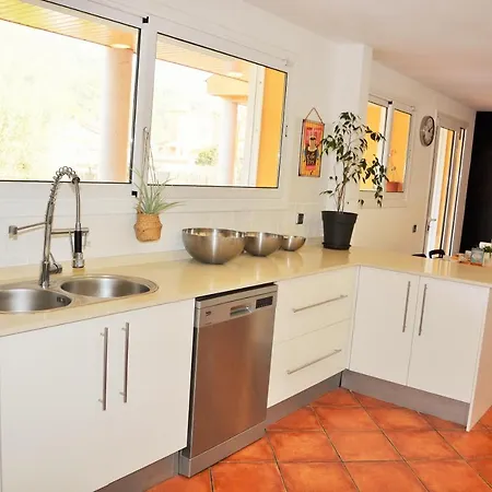 Lia 10 Minutes Drive Sitges Very Confortable Ac Pool Xl Garden Sunny Oriented Canyelles (Catalonia)