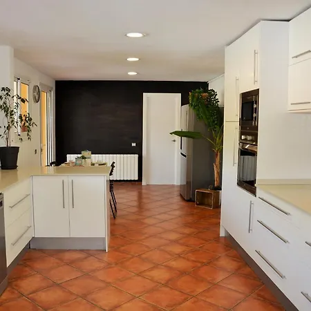 Lia 10 Minutes Drive Sitges Very Confortable Ac Pool Xl Garden Sunny Oriented Canyelles (Catalonia)